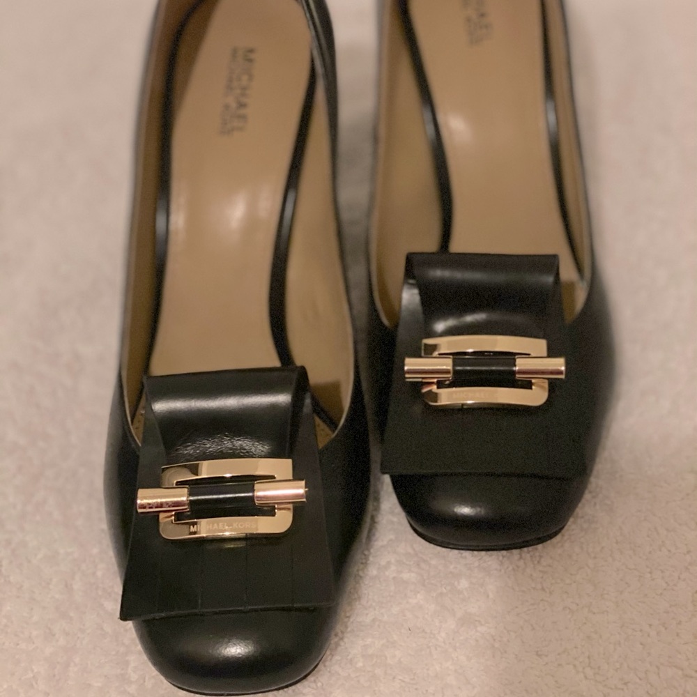 Michael Michael Kors leather pumps